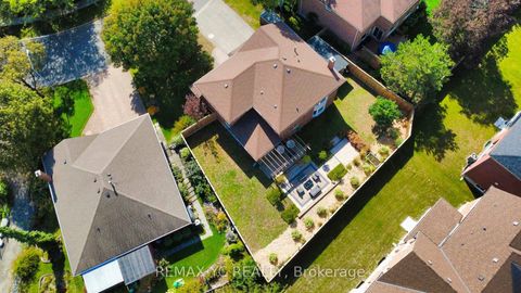 Photo 40 at 4 Simmons Crescent, Aurora Highlands, Aurora