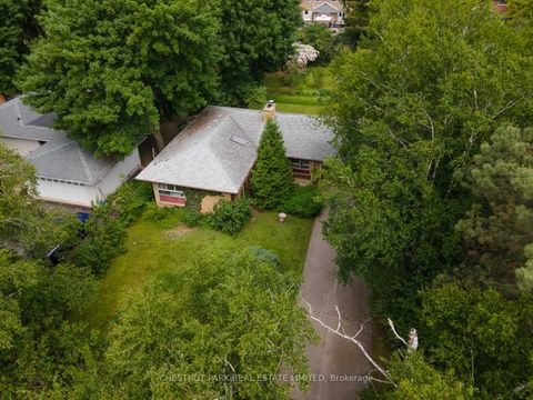 Photo 2 at 2 Gallacher Avenue, Oak Ridges, Richmond Hill