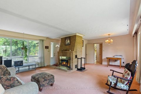 Photo 4 at 2 Gallacher Avenue, Oak Ridges, Richmond Hill