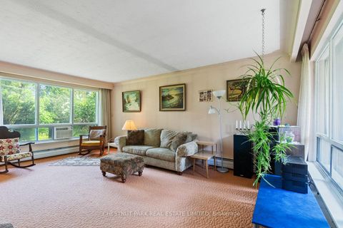 Photo 5 at 2 Gallacher Avenue, Oak Ridges, Richmond Hill