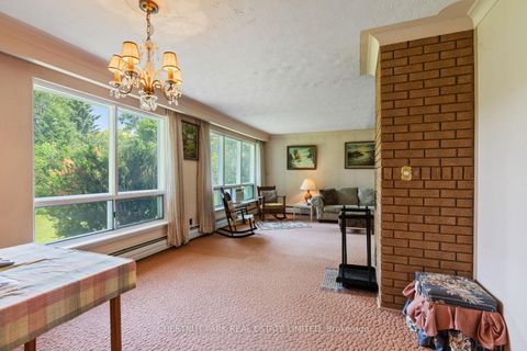 Photo 7 at 2 Gallacher Avenue, Oak Ridges, Richmond Hill