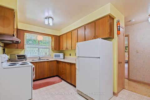 Photo 9 at 2 Gallacher Avenue, Oak Ridges, Richmond Hill