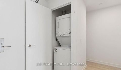 Photo 6 at 2007 - 33 Helendale Avenue, Eglinton, Toronto