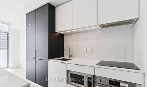 Photo 16 at 2007 - 33 Helendale Avenue, Eglinton, Toronto