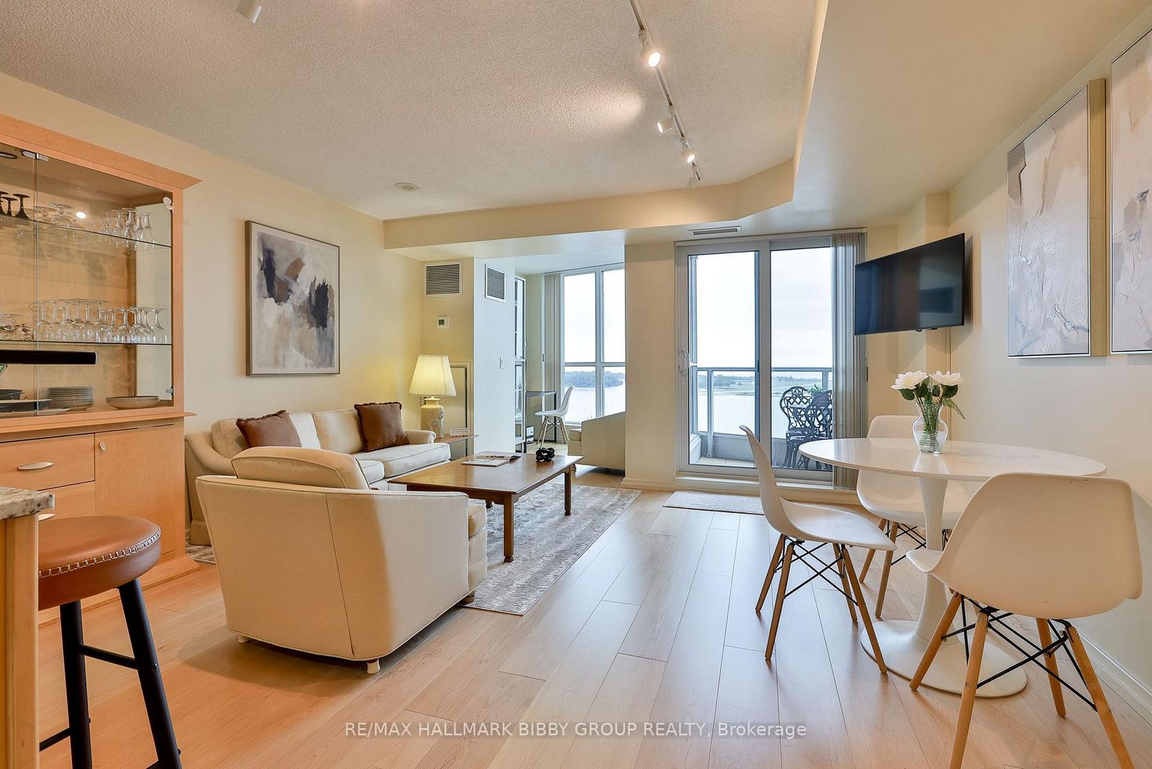 1911 - 208 Queens Quay W, Waterfront Communities C1, Toronto 
