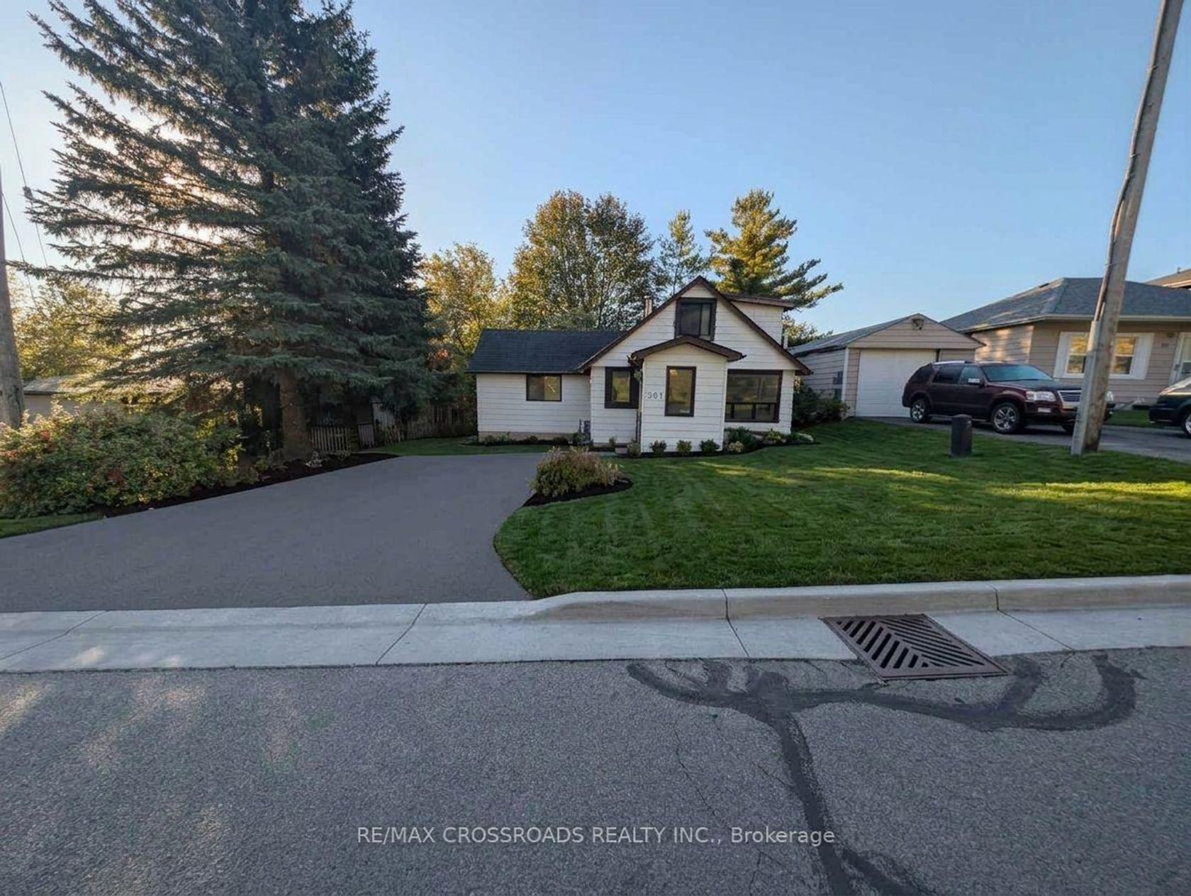261 Lakeview Boulevard, Keswick South, Georgina photo number 2
