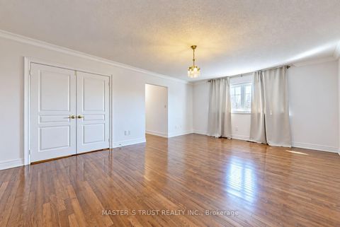 Photo 18 at 66 Chaya Sara Gardens, Patterson, Vaughan