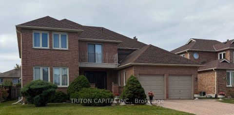 Photo 4 at 30 Columbus Avenue, East Woodbridge, Vaughan