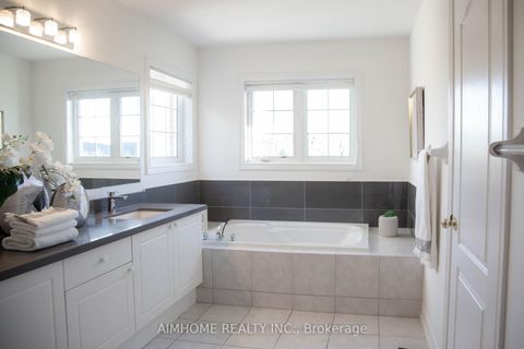 Photo 34 at 11 Alpaca Drive, Jefferson, Richmond Hill