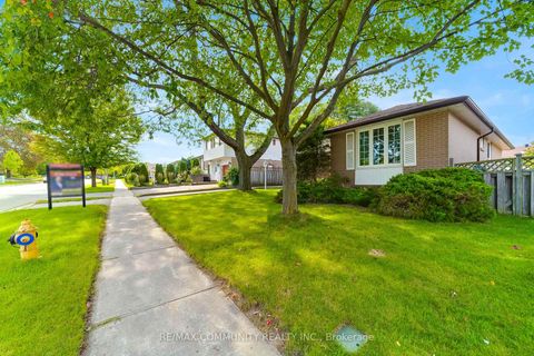 Photo 2 at 30 Bridlington Street, Woburn, Toronto