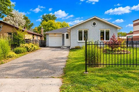 Photo 2 at 151 Bayview Drive, Allandale Heights, Barrie