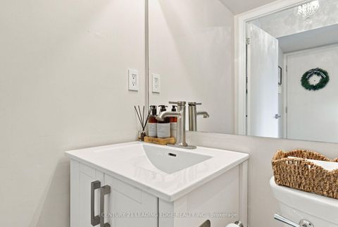 Photo 5 at 612 - 119 Merton Street, Mount Pleasant West, Toronto