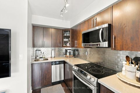 Photo 15 at 612 - 119 Merton Street, Mount Pleasant West, Toronto