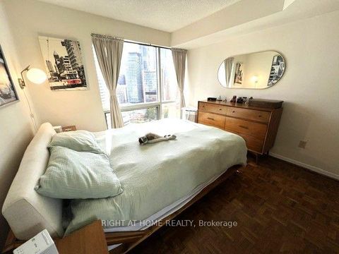 Photo 15 at 2111 - 1001 Bay Street, Bay Street Corridor, Toronto