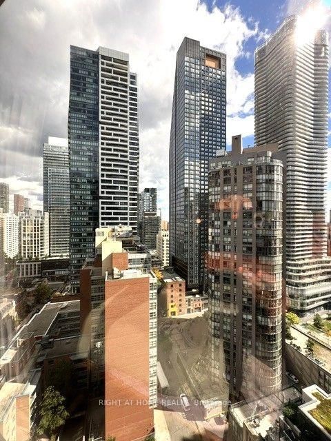 Photo 16 at 2111 - 1001 Bay Street, Bay Street Corridor, Toronto
