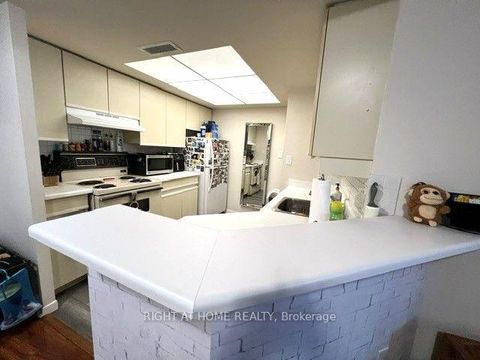 Photo 22 at 2111 - 1001 Bay Street, Bay Street Corridor, Toronto