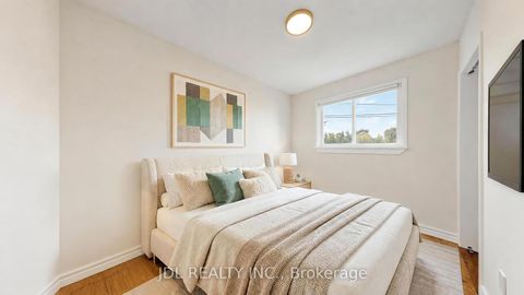 Photo 10 at 669 Lake Drive S, Keswick South, Georgina