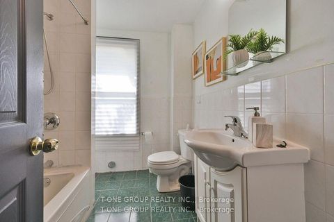 Photo 11 at 15 Kensington Avenue, Chinatown, Toronto