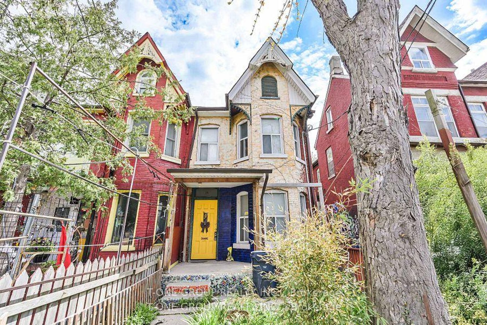 15 Kensington Avenue, Chinatown, Toronto 