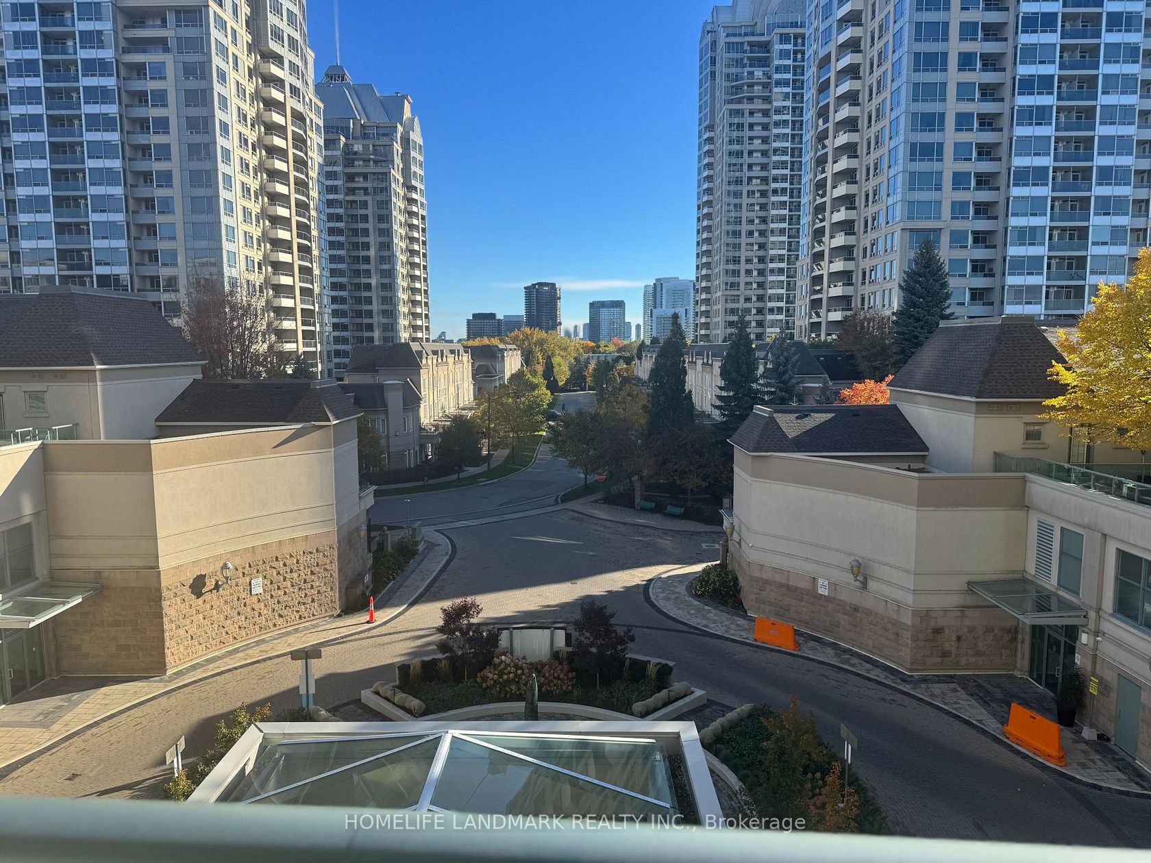 # 405 - 17 Barberry Place, Bayview Village, Toronto 2