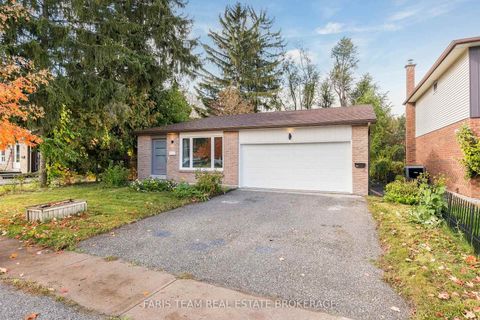 Photo 2 at 97 Janice Drive, Sunnidale, Barrie
