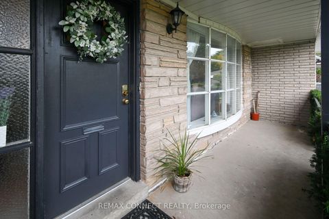 Photo 2 at 24 Lalton Place, Guildwood, Toronto