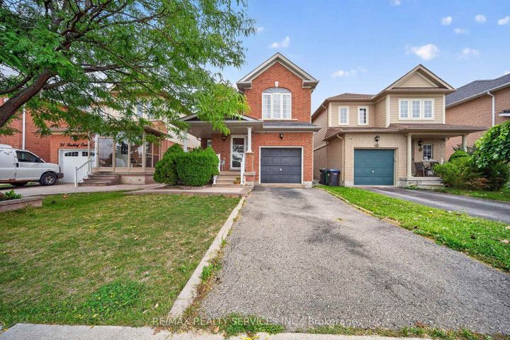 Photo 2 at 26 Peachleaf Crescent S, Fletcher's Meadow, Brampton