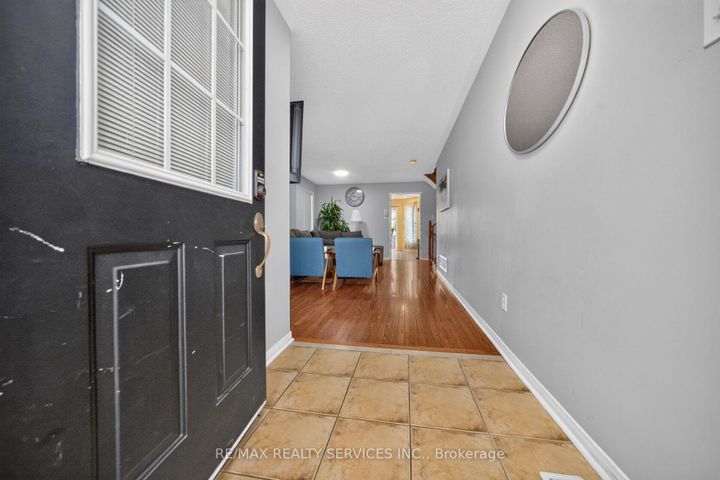 Photo 7 at 26 Peachleaf Crescent S, Fletcher's Meadow, Brampton