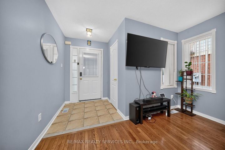Photo 8 at 26 Peachleaf Crescent S, Fletcher's Meadow, Brampton