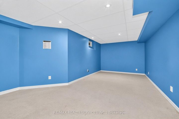 Photo 36 at 26 Peachleaf Crescent S, Fletcher's Meadow, Brampton