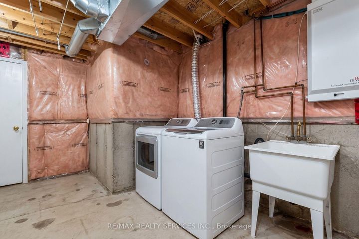 Photo 38 at 26 Peachleaf Crescent S, Fletcher's Meadow, Brampton