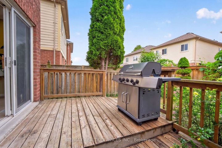 Photo 39 at 26 Peachleaf Crescent S, Fletcher's Meadow, Brampton