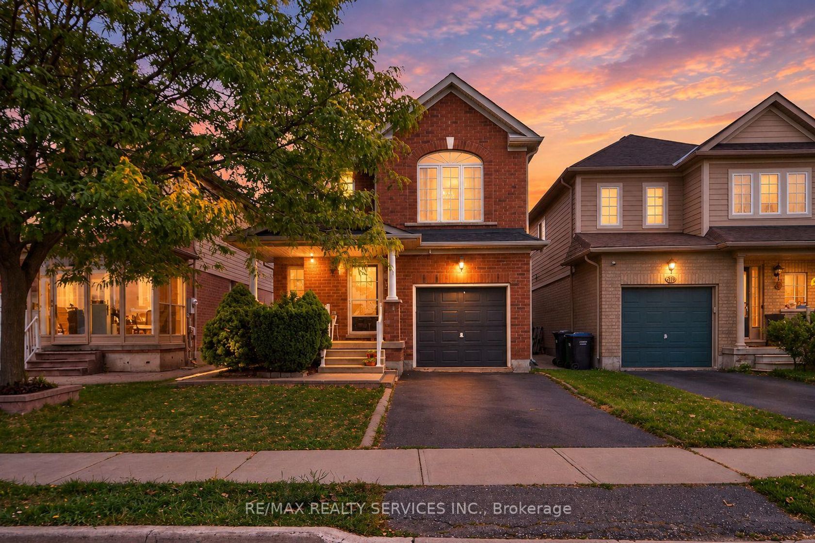 26 Peachleaf Crescent S, Fletcher's Meadow, Brampton 2