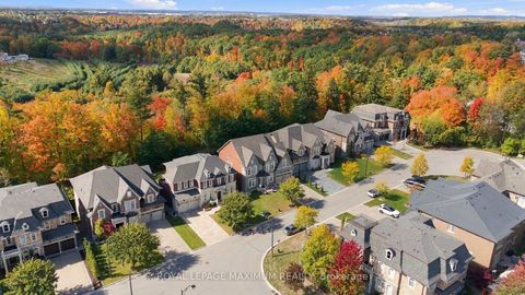 Photo 3 at 124 Annsleywood Court, Kleinburg, Vaughan