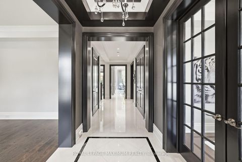 Photo 4 at 124 Annsleywood Court, Kleinburg, Vaughan