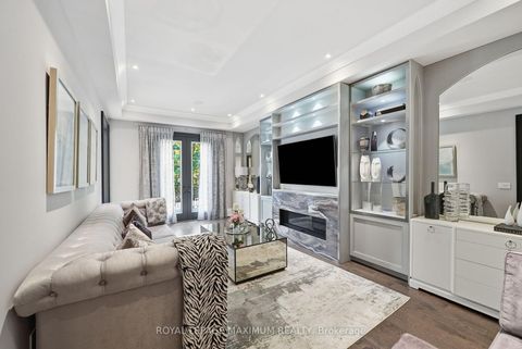 Photo 6 at 124 Annsleywood Court, Kleinburg, Vaughan