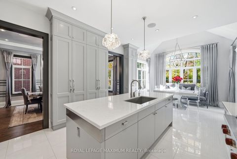 Photo 8 at 124 Annsleywood Court, Kleinburg, Vaughan