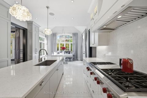 Photo 9 at 124 Annsleywood Court, Kleinburg, Vaughan