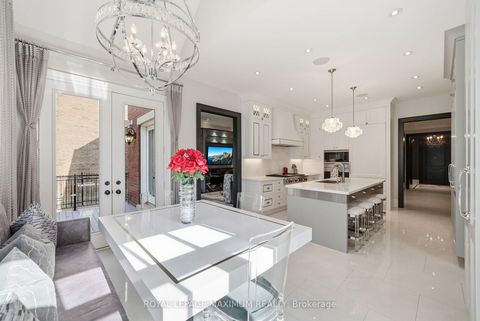 Photo 11 at 124 Annsleywood Court, Kleinburg, Vaughan
