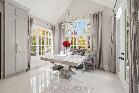 Photo 12 at 124 Annsleywood Court, Kleinburg, Vaughan