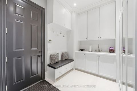 Photo 16 at 124 Annsleywood Court, Kleinburg, Vaughan