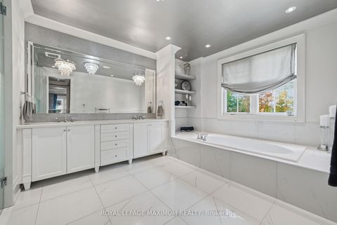 Photo 19 at 124 Annsleywood Court, Kleinburg, Vaughan