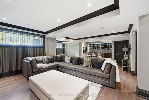 Photo 32 at 124 Annsleywood Court, Kleinburg, Vaughan