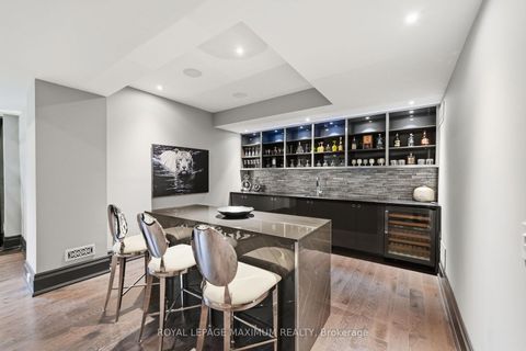 Photo 34 at 124 Annsleywood Court, Kleinburg, Vaughan