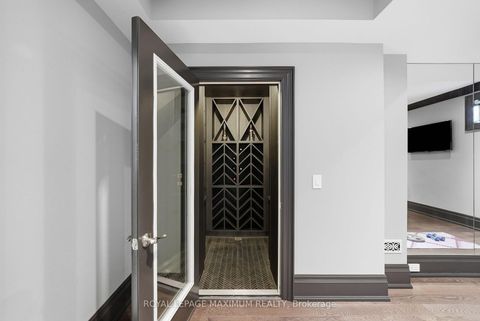 Photo 38 at 124 Annsleywood Court, Kleinburg, Vaughan
