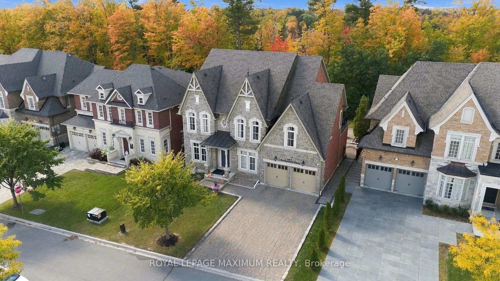 124 Annsleywood Court, Kleinburg, Vaughan photo number 2
