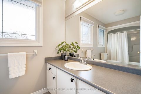 Photo 19 at 4 O'shaughnessy Crescent, Holly, Barrie