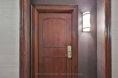 Photo 4 at 202 - 2511 Bloor Street W, Swansea, Toronto