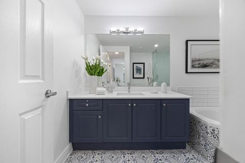 Photo 30 at 202 - 2511 Bloor Street W, Swansea, Toronto