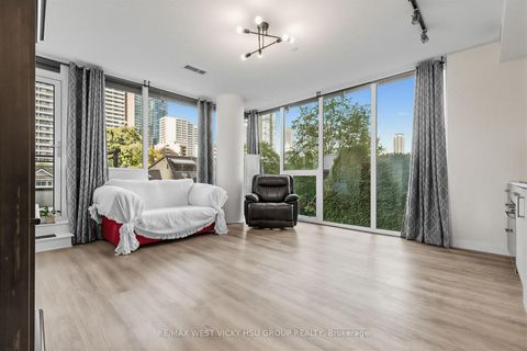 Photo 4 at 305 - 17 Dundonald Street, Yonge Corridor, Toronto